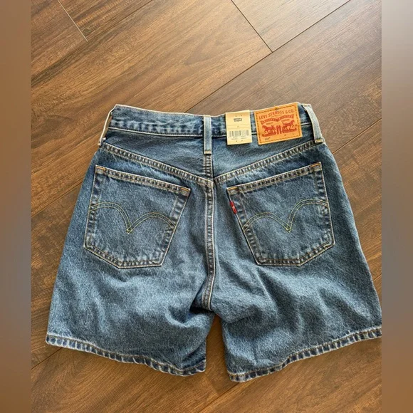 Levi’s 501 High Rise Mid Thigh Shorts - Picture 3 of 6